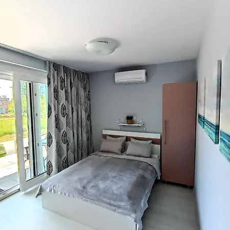 B8 Apartment *